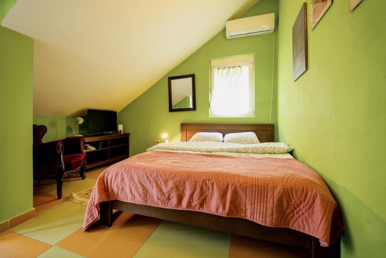 Q Podgorica Beds,Rooms And More エクステリア 写真