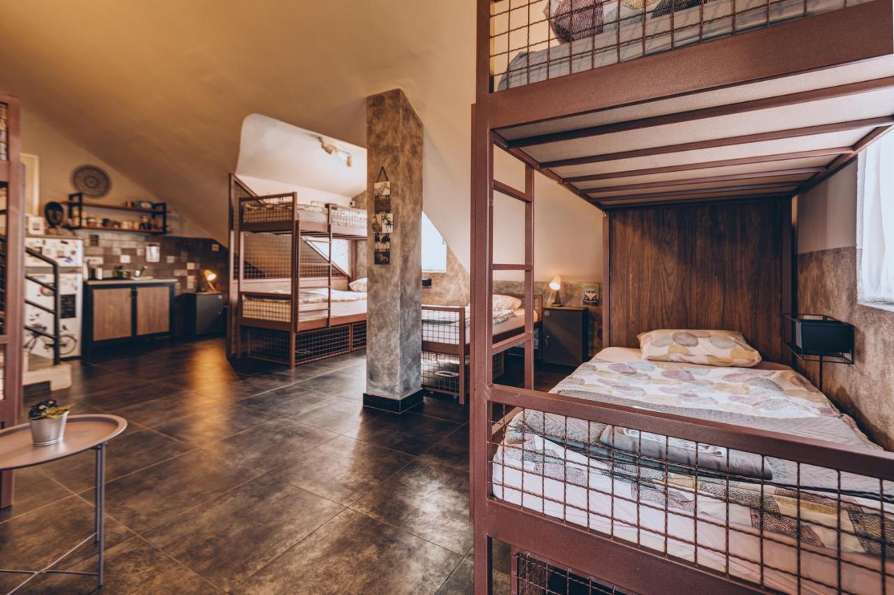 Q Podgorica Beds,Rooms And More エクステリア 写真
